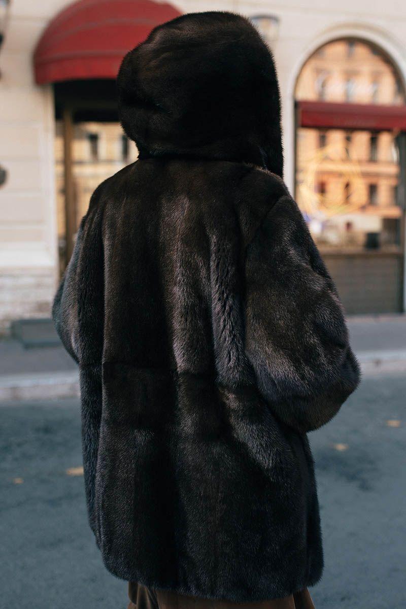 Норковая куртка с капюшоном фото