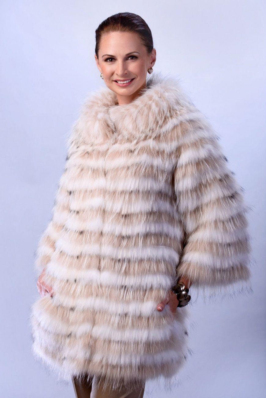 Шуба из полярной лисы с трикотажем фото