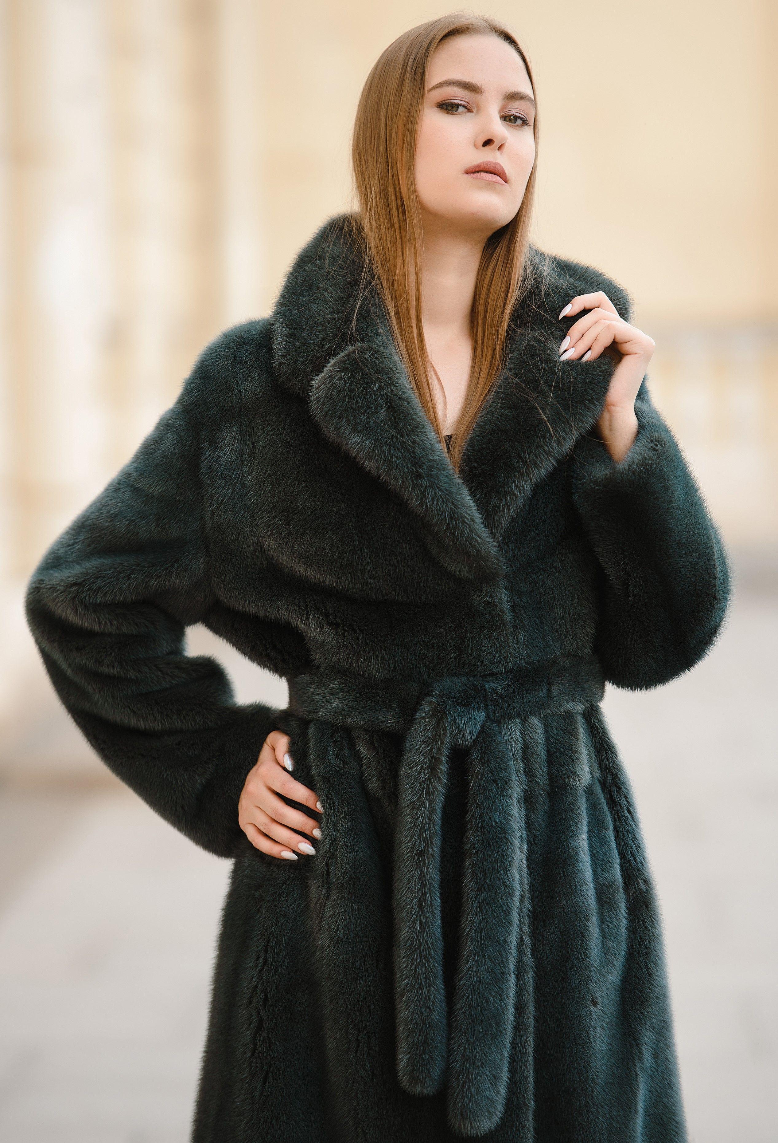 Шуба оверсайз из меха норки фото
