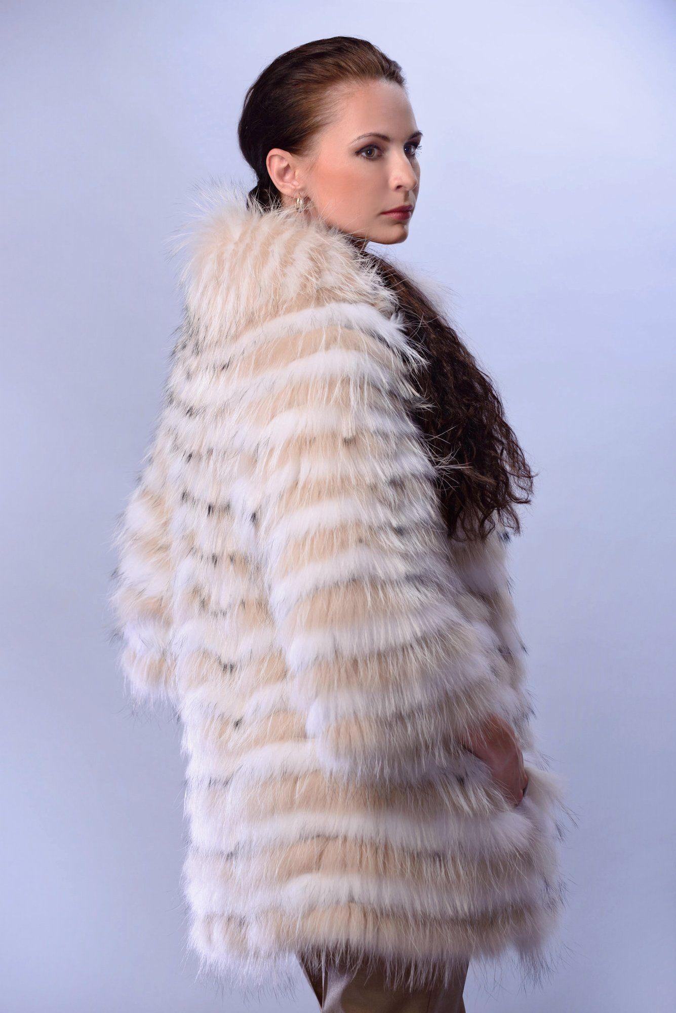 Шуба из полярной лисы с трикотажем фото